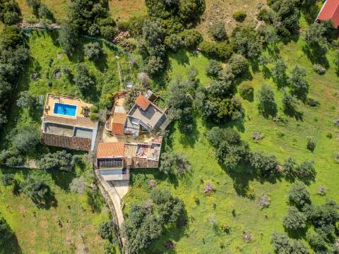 LOULÉ - Duas parcelas de terreno com possibilidade de construção de duas moradias até 450 m²