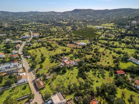 LOULÉ - Duas parcelas de terreno com possibilidade de construção de duas moradias até 450 m²