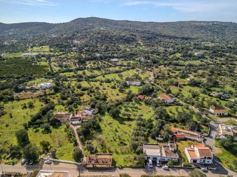 LOULÉ - Duas parcelas de terreno com possibilidade de construção de duas moradias até 450 m²