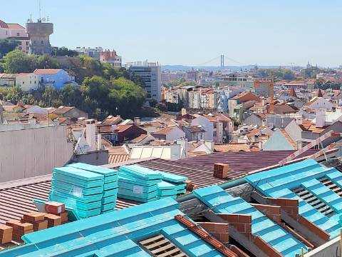 Apartamento com vista num condomínio com Jardim e piscina Arroios