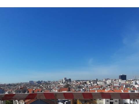 Apartamento com vista num condomínio com Jardim e piscina Arroios