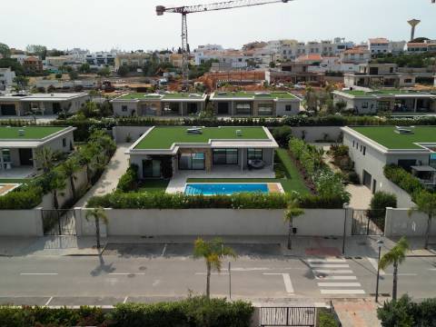 Faro - Moradia T4 em condomínio de luxo com vista para a Ria Formosa
