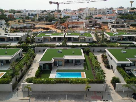 Faro - Moradia T4 em condomínio de luxo com vista para a Ria Formosa