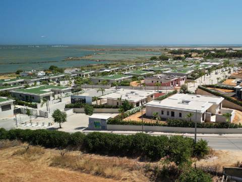 Faro - Moradia T4 em condomínio de luxo com vista para a Ria Formosa