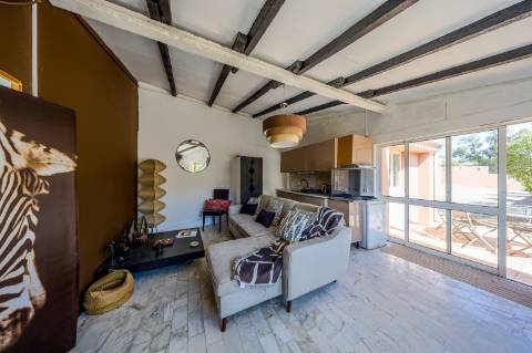 Villa de luxo com 6 quartos, casa de hóspedes e vistas deslumbrantes para o campo