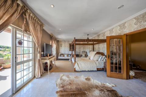 Villa de luxo com 6 quartos, casa de hóspedes e vistas deslumbrantes para o campo