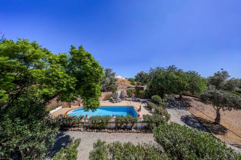 Villa de luxo com 6 quartos, casa de hóspedes e vistas deslumbrantes para o campo