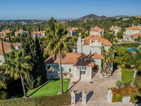 VALE FORMOSO - Exclusiva Moradia T4+1 no Condomínio 'The Crest'