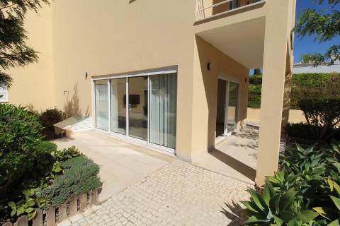 Albufeira - Moradia em Banda renovada T2+1 com piscina e garagem