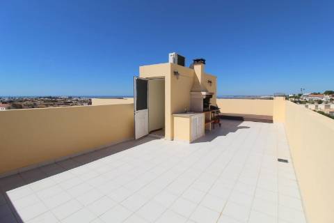 Albufeira - Moradia em Banda renovada T2+1 com piscina e garagem