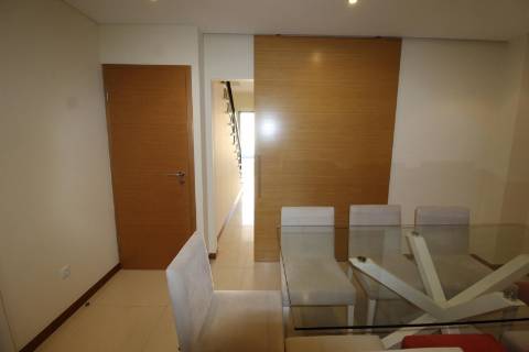 Albufeira - Moradia em Banda renovada T2+1 com piscina e garagem