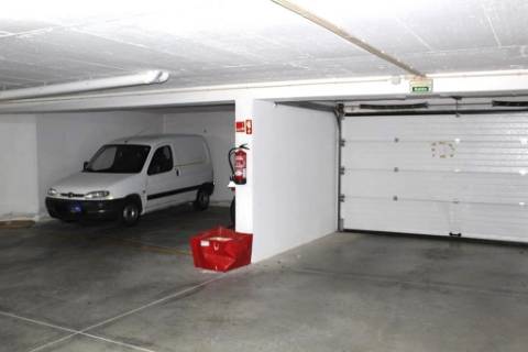 Albufeira - Moradia em Banda renovada T2+1 com piscina e garagem