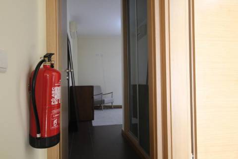 Albufeira - Moradia em Banda renovada T2 com piscina e garagem
