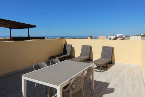 Albufeira - Moradia em Banda renovada T2 com piscina e garagem