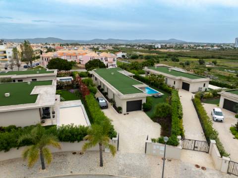 Faro - Moradia Térrea T3 de Luxo com Piscina Privada | Junto à Ria Formosa