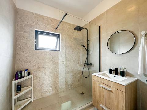 Almancil, Loulé - Casa de T2+2 com jardim