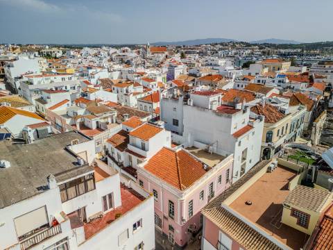 Lagos - Charmoso Apartamento T3 com terraço privado em pleno centro da cidade