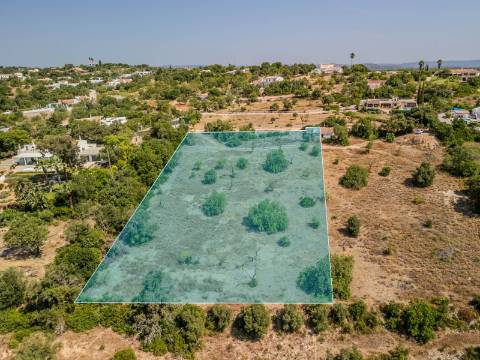 Loulé - Terreno com projeto aprovado e licença de Construção