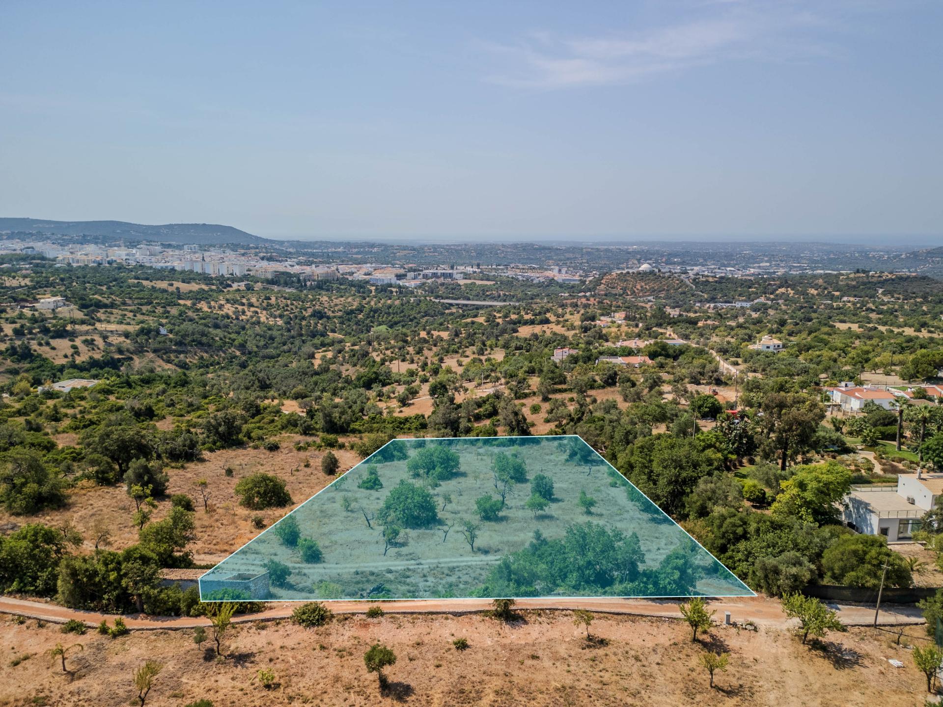 Loulé - Terreno com projeto aprovado e licença de Construção