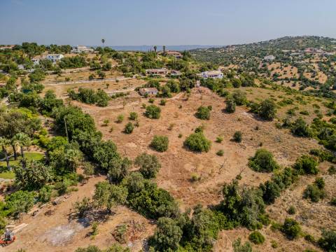 Loulé - Terreno com projeto aprovado e licença de Construção