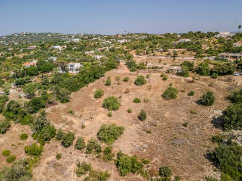 Loulé - Terreno com projeto aprovado e licença de Construção