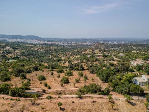 Loulé - Terreno com projeto aprovado e licença de Construção