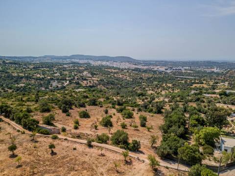 Loulé - Terreno com projeto aprovado e licença de Construção