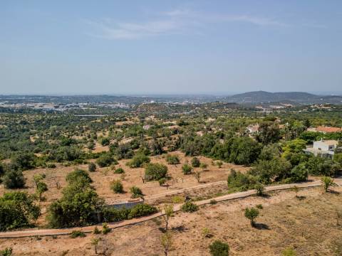 Loulé - Terreno com projeto aprovado e licença de Construção