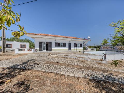 Moradia T6 com Dois Fogos - Excelente Oportunidade de Investimento próximo da Quinta do Lago