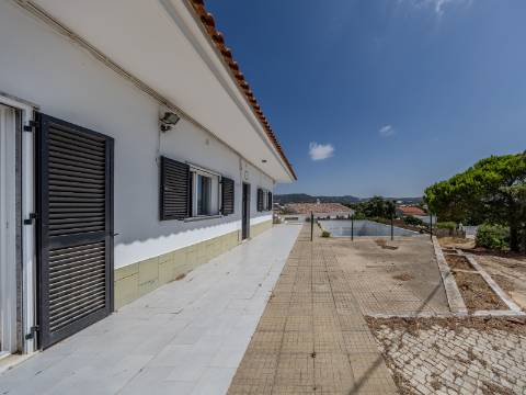 Moradia T6 com Dois Fogos - Excelente Oportunidade de Investimento próximo da Quinta do Lago