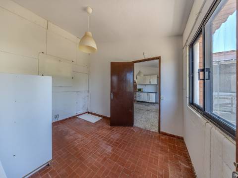 Moradia T6 com Dois Fogos - Excelente Oportunidade de Investimento próximo da Quinta do Lago