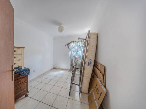 Moradia T6 com Dois Fogos - Excelente Oportunidade de Investimento próximo da Quinta do Lago
