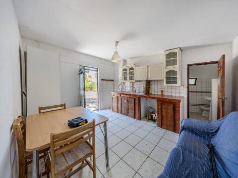 Moradia T6 com Dois Fogos - Excelente Oportunidade de Investimento próximo da Quinta do Lago