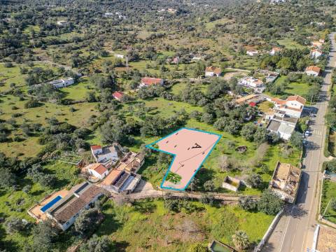 LOULÉ - Terreno urbano para construção de uma moradia até 450 m²