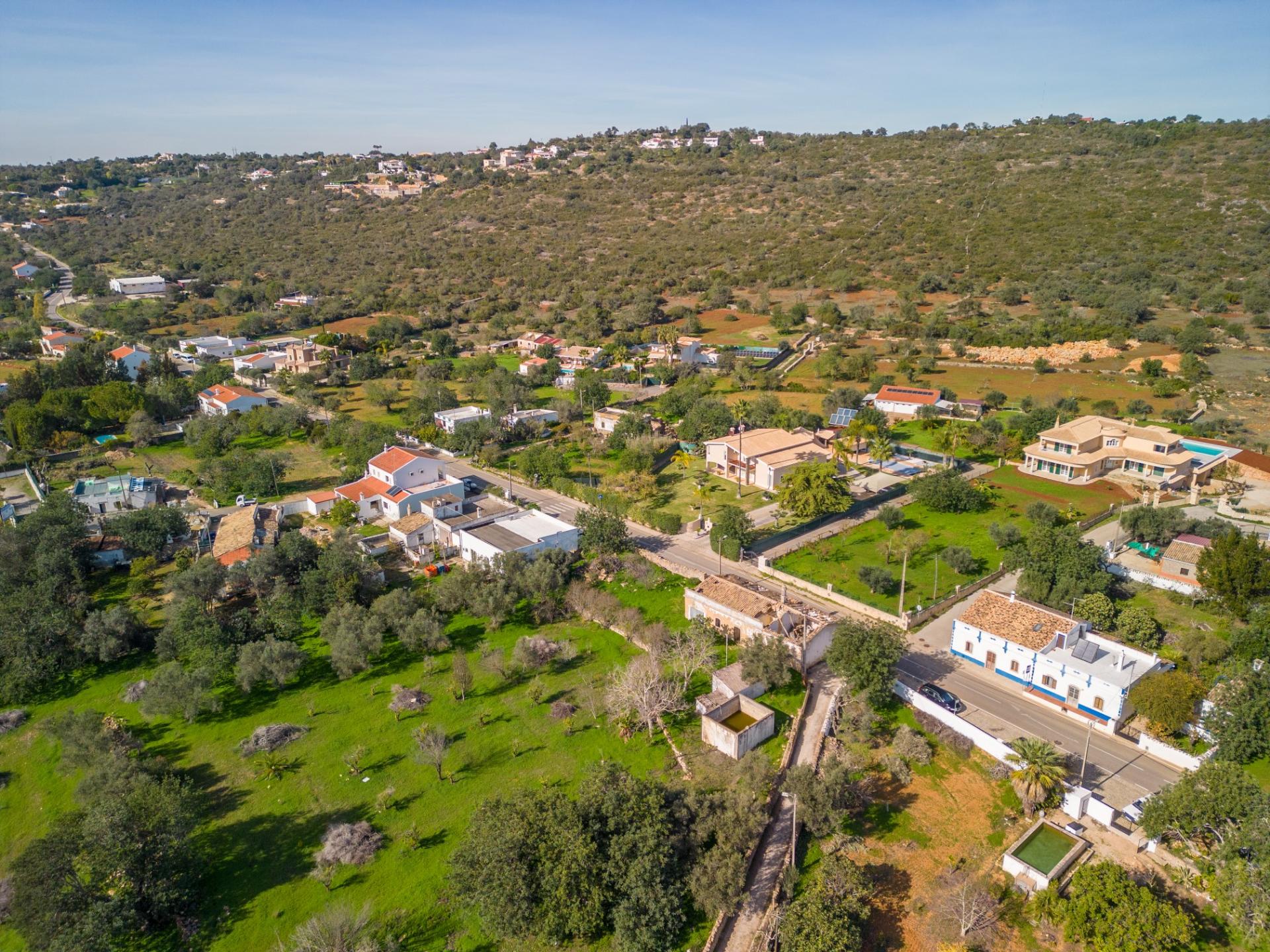 LOULÉ - Terreno urbano para construção de uma moradia até 450 m²