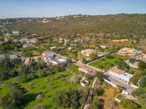 LOULÉ - Terreno urbano para construção de uma moradia até 450 m²