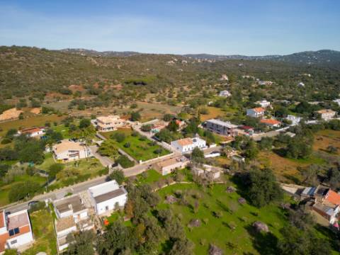 LOULÉ - Terreno urbano para construção de uma moradia até 450 m²