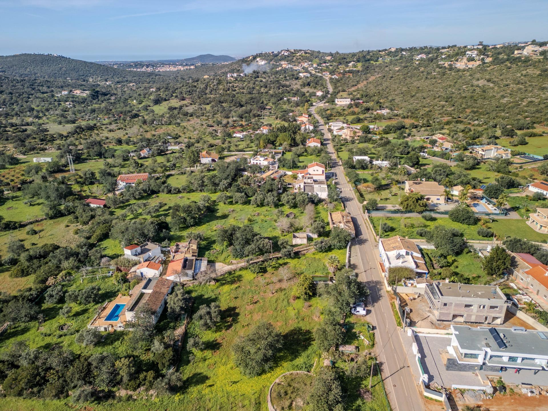 LOULÉ - Terreno urbano para construção de uma moradia até 450 m²