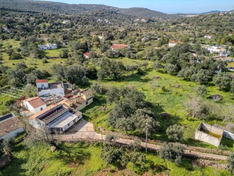 LOULÉ - Terreno urbano para construção de uma moradia até 450 m²