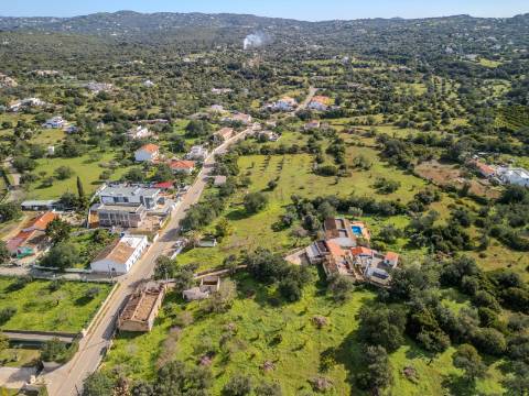 LOULÉ - Terreno urbano para construção de uma moradia até 450 m²