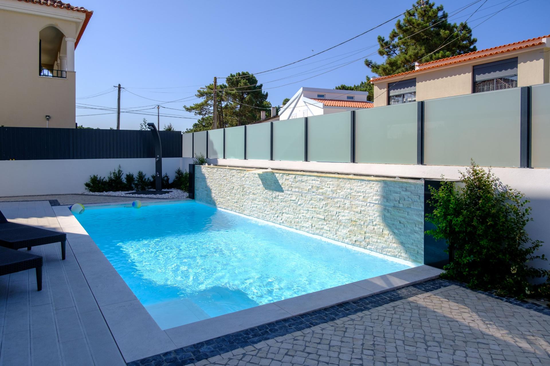 Moradia Contemporânea T4 | 200 m² | Piscina em Pedra Natural