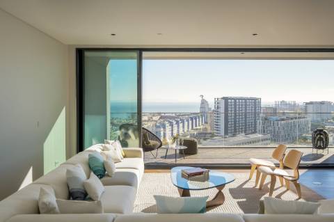 Apartamento T3 | Vista frontal de Rio | Parque das Nações