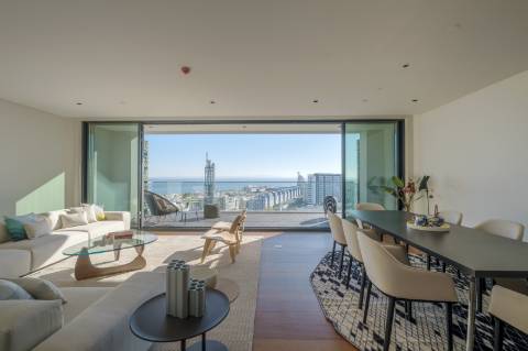 Apartamento T3 | Vista frontal de Rio | Parque das Nações