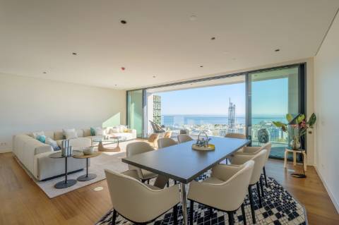 Apartamento T3 | Vista frontal de Rio | Parque das Nações
