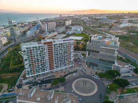 Apartamento T3 | Vista frontal de Rio | Parque das Nações