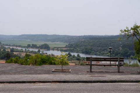 Construa a sua moradia com vista para o Tejo lote de 540 m² em Constância