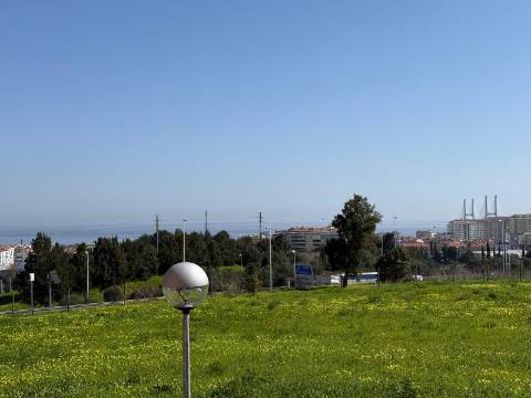 Apartamento T2 com Projeto Aprovado | 90m² | Prior Velho