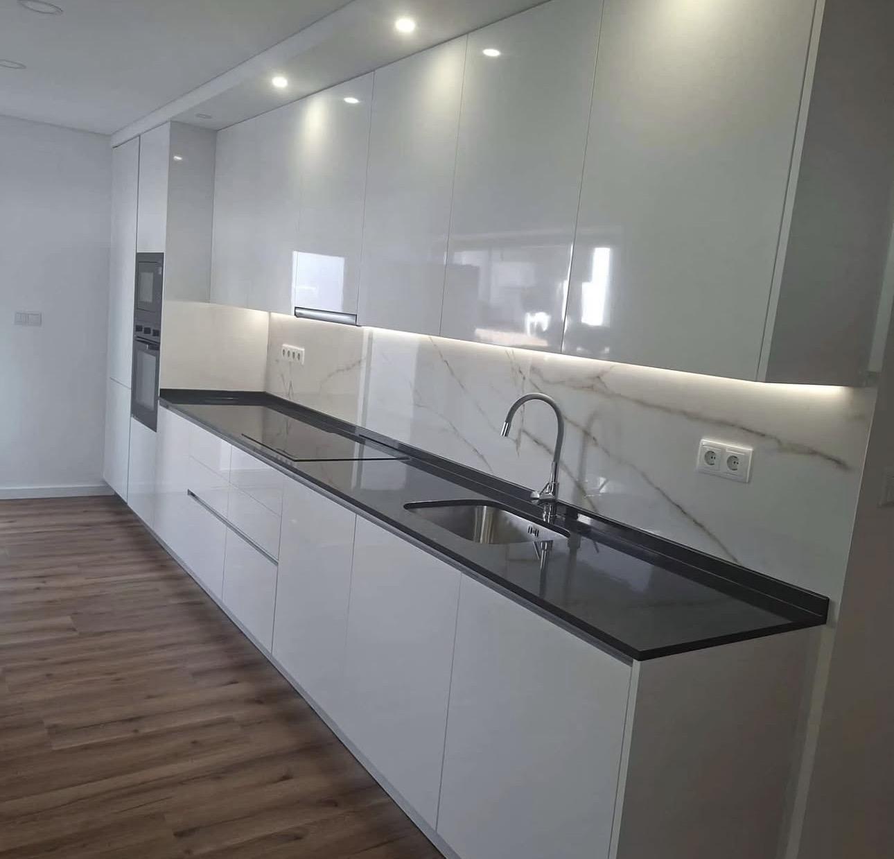 Apartamento T2 Totalmente Remodelado no Centro da Amadora