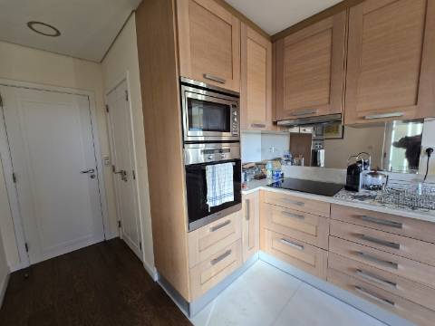 Apartamento T4 Duplex | Terraço | Garagem | Setúbal