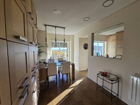Apartamento T4 Duplex | Terraço | Garagem | Setúbal